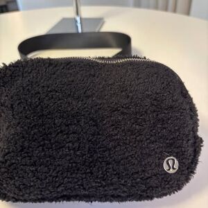 NWT Lululemon Everywhere Belt Bag Black Fleece